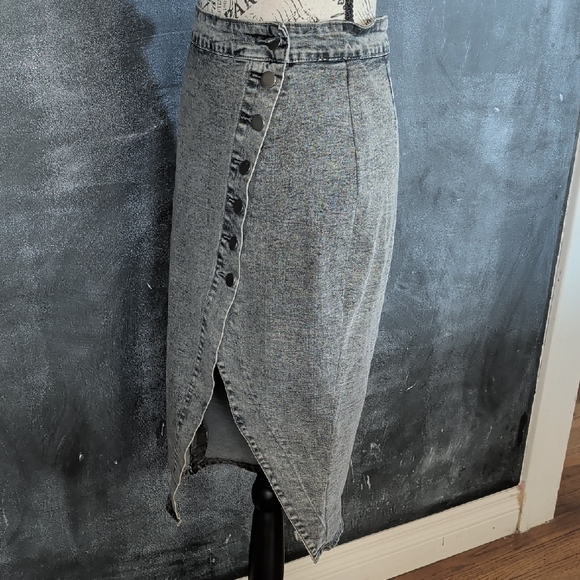 Women's Grey Button-Front Wrap Denim Skirt - Picture 3 of 7